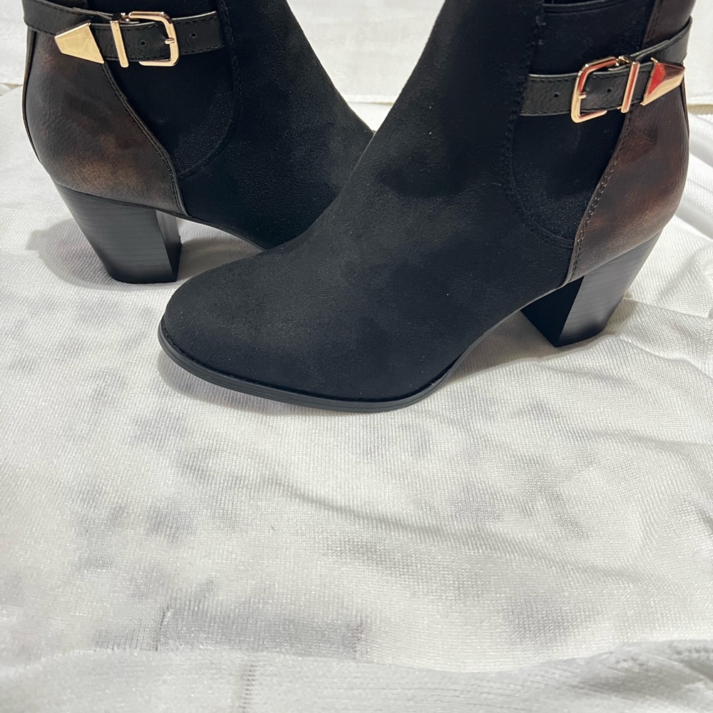 ANDREA Mexican brand Black and Gold Heeled Boots